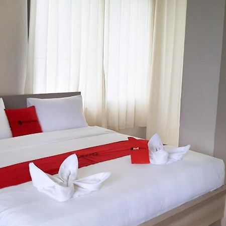 Reddoorz Plus @ Bitung City Center מראה חיצוני תמונה