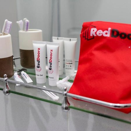 Reddoorz Plus @ Bitung City Center מראה חיצוני תמונה
