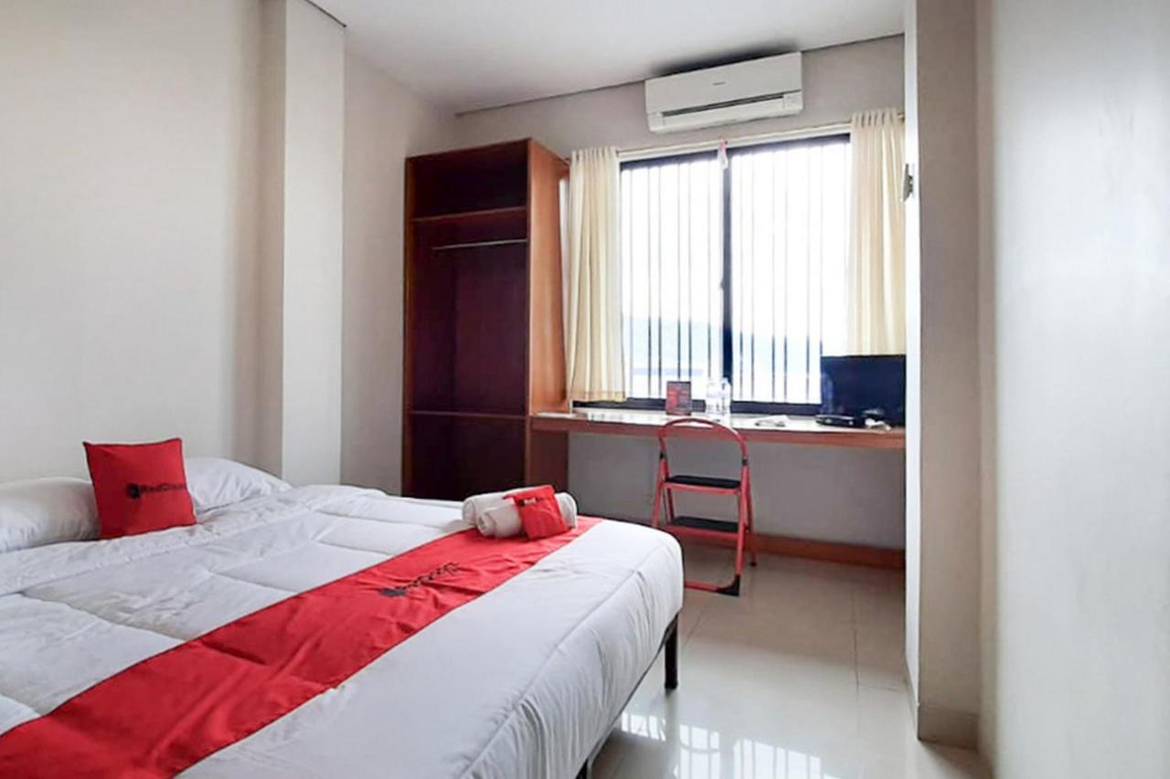 Reddoorz Plus @ Bitung City Center מראה חיצוני תמונה