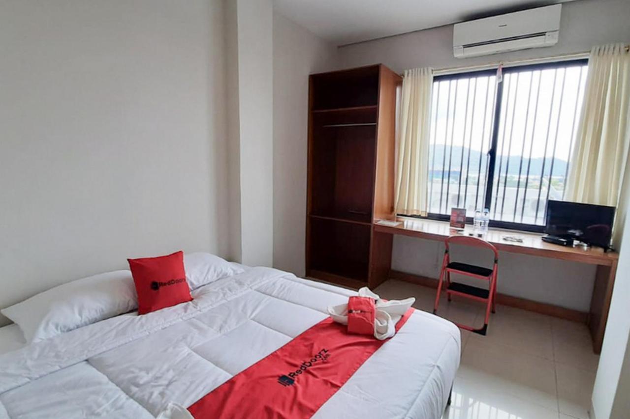 Reddoorz Plus @ Bitung City Center מראה חיצוני תמונה