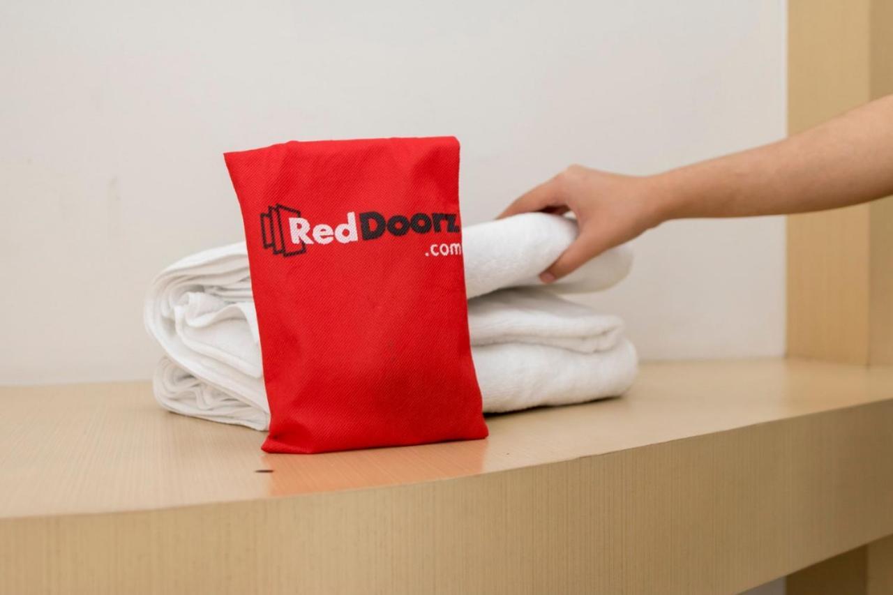 Reddoorz Plus @ Bitung City Center מראה חיצוני תמונה