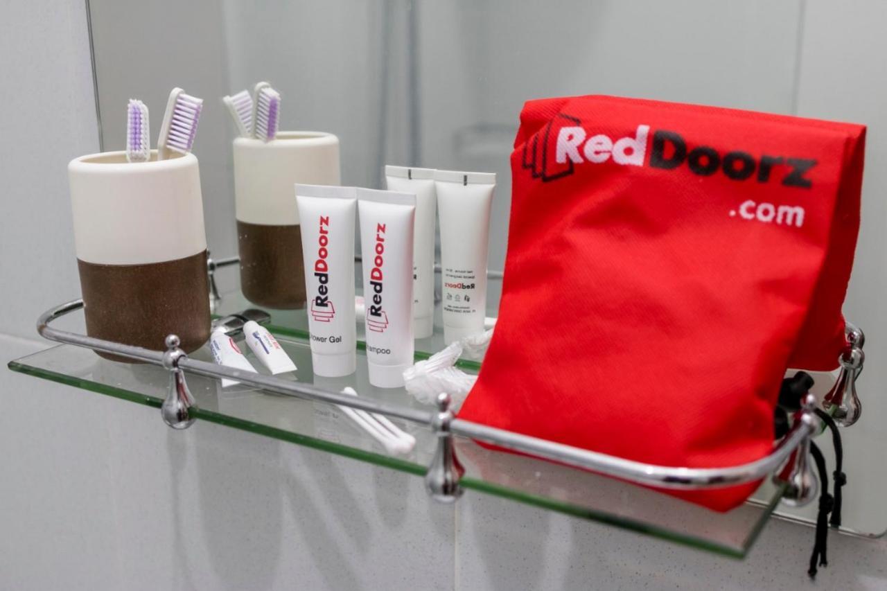 Reddoorz Plus @ Bitung City Center מראה חיצוני תמונה