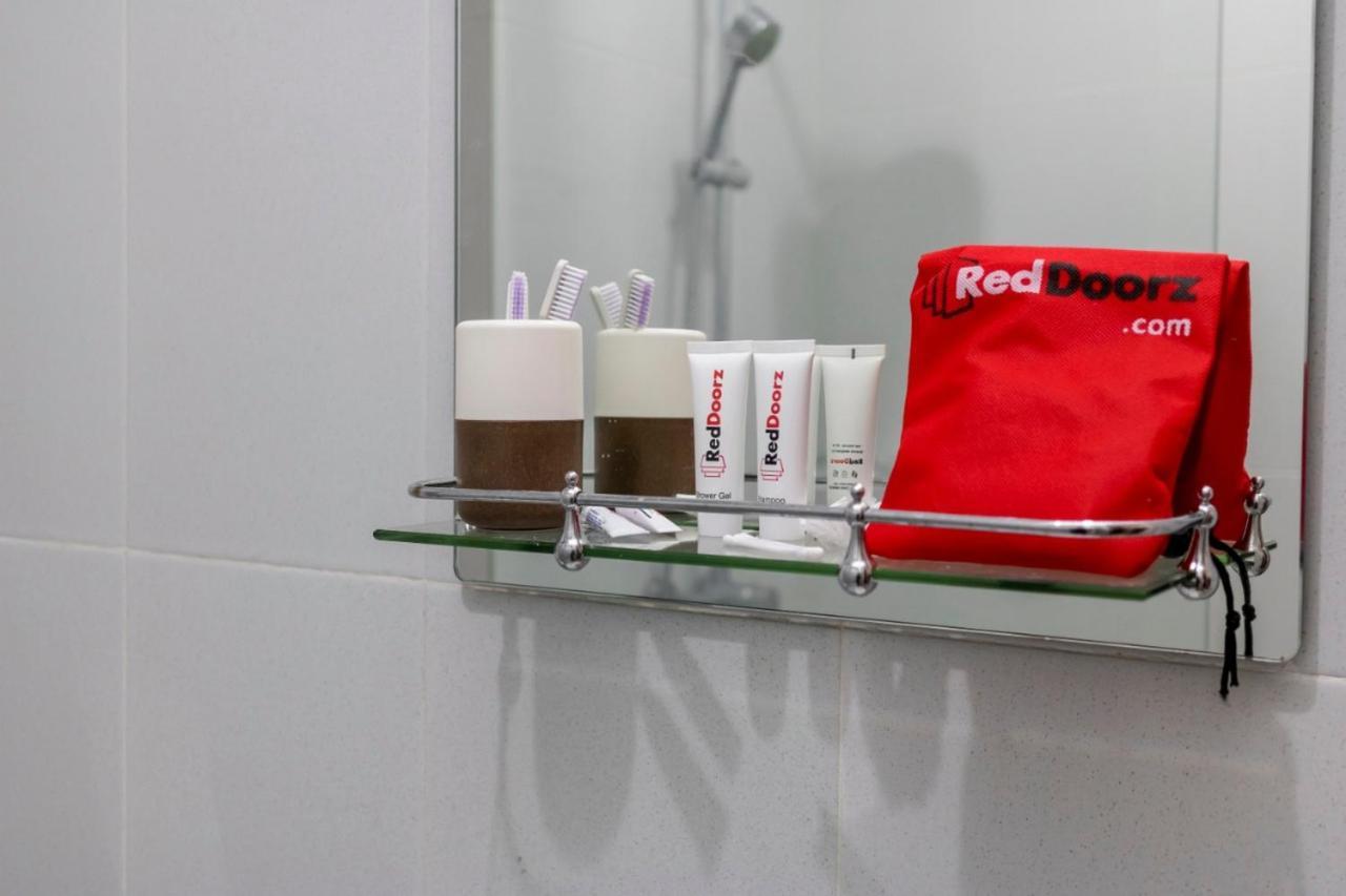 Reddoorz Plus @ Bitung City Center מראה חיצוני תמונה